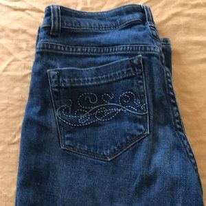 Izod “ Just right Bootcut” Size 4.